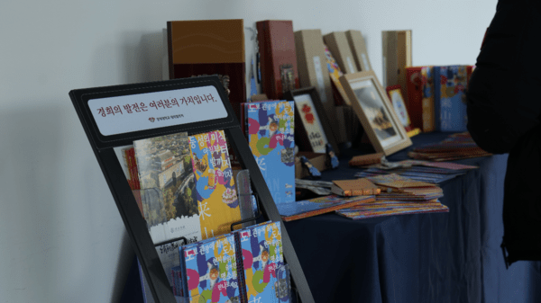 “2026韩国·中国山东入境游推介会” 山东特色非遗与文创展品区(摄影=李好)